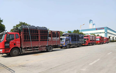 加（jiā）快新農村旱廁改造，六車三格化糞池集中發貨