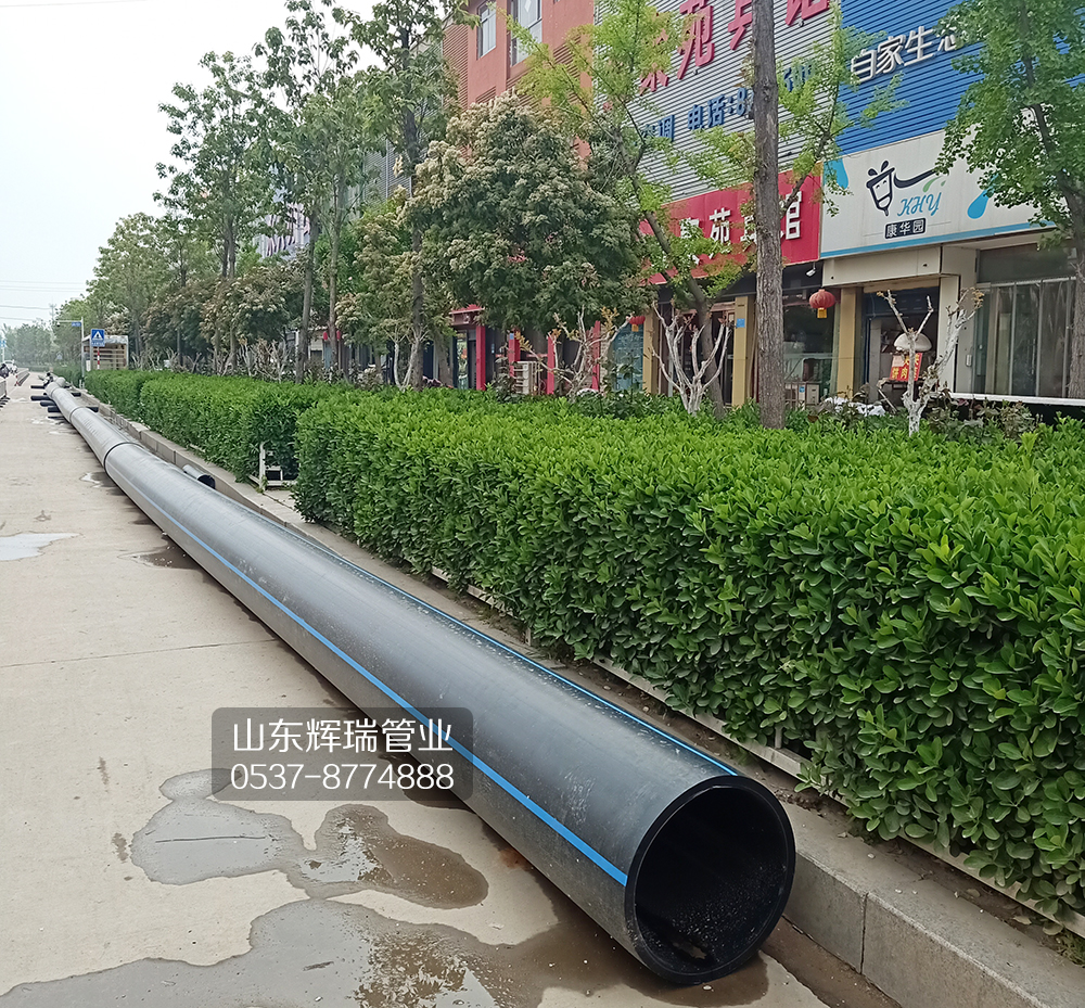 城市建設中pe給水管發揮自身優勢（shì）無開挖（wā）拖拉管